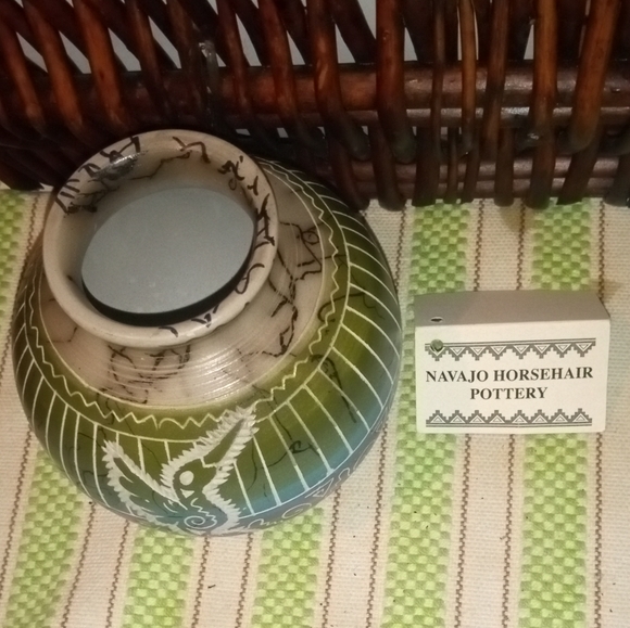 Navajo Horsehair Pottery - Picture 2 of 4